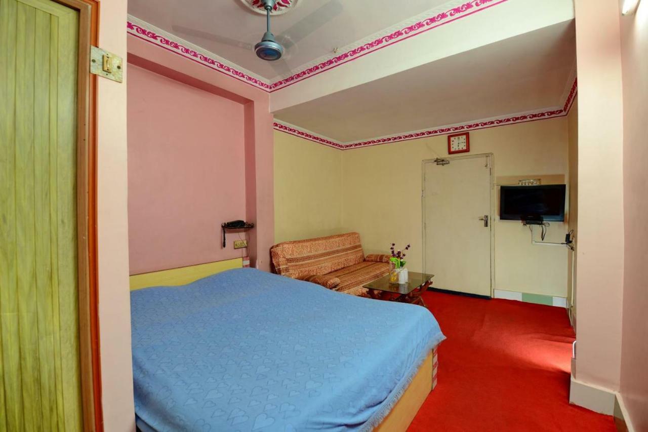 Hotel Airways Kolkata Bagian luar foto
